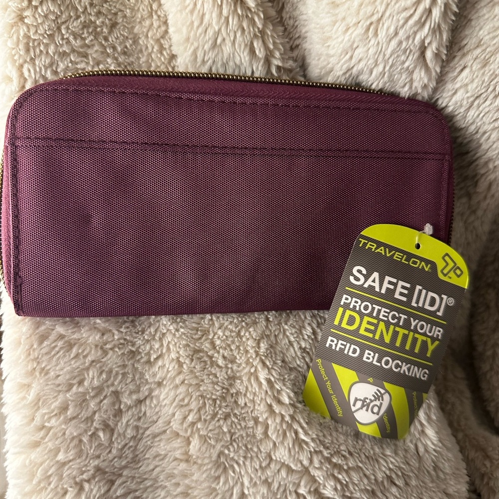 NWT Travelon women’s purple wallet